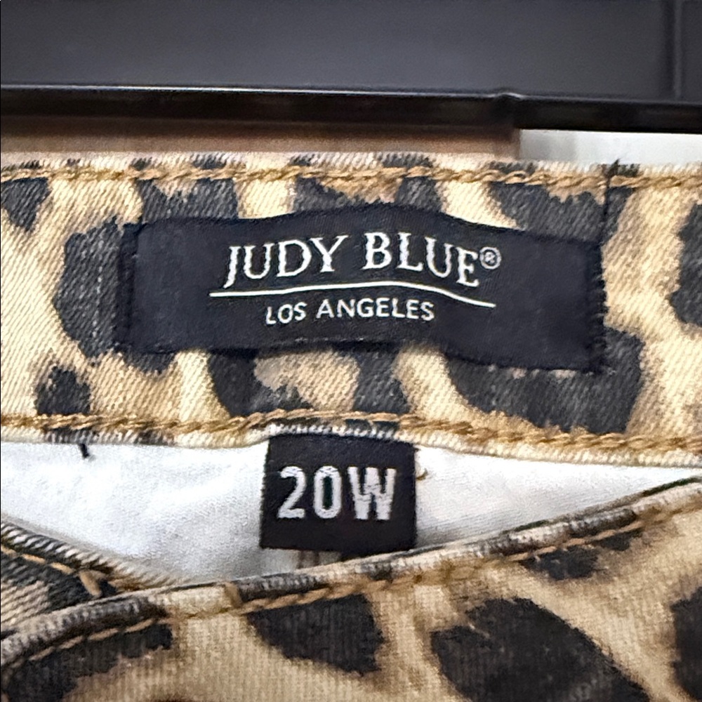 Judy Blue Leopard Cheetah Skinny Jeans in Size 20W. - Picture 2 of 3